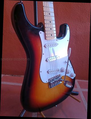 Guitarra Eléctrica SX Sunburst Usada