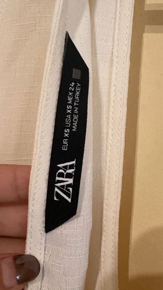 Blusa blanca con volantes