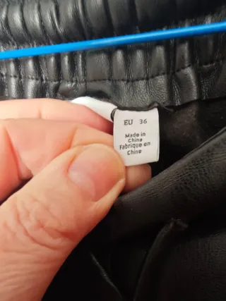 Pantalones negros efecto piel De polupiel muy suav