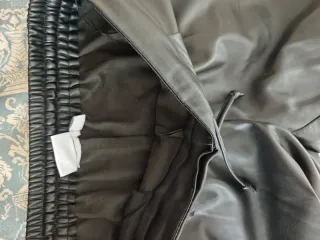 Pantalones negros efecto piel De polupiel muy suav