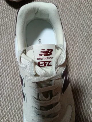 Zapatillas New Balance Beige y granate