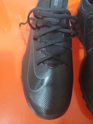 Botas de fútbol Nike negras