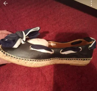 Alpargatas de piel con lazada