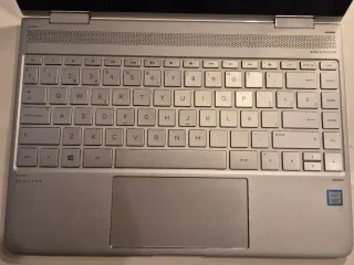 HP Spectre x360 13 i7 8GB 256GB WIN 10 c cargador