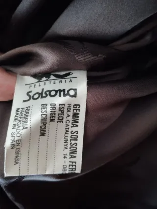 Abrigo de piel marrón y negro