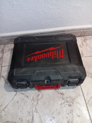 2 Maletínes Milwaukee para taladro a batería