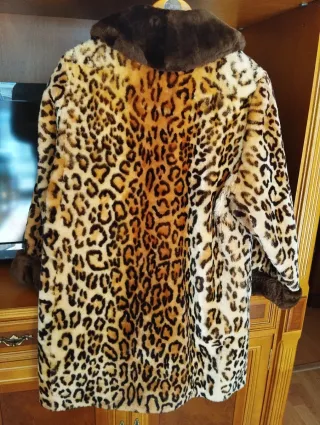 Abrigo de piel estampado leopardo
