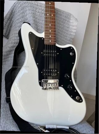 Guitarra Eléctrica Blanca Estilo Jazzmaster