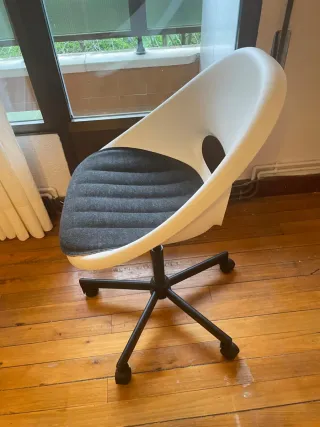 Silla de escritorio Ikea Loberget con cojin.