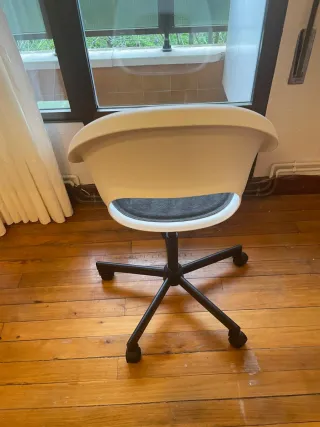 Silla de escritorio Ikea Loberget con cojin.