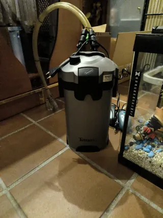 Pecera  de 100 litros con filtro, tierra y adornos