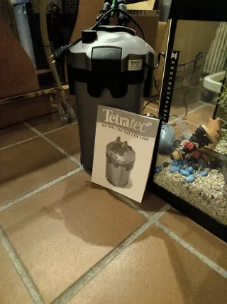 Pecera  de 100 litros con filtro, tierra y adornos