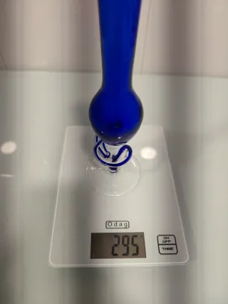 Jarrón de cristal azul y transparente