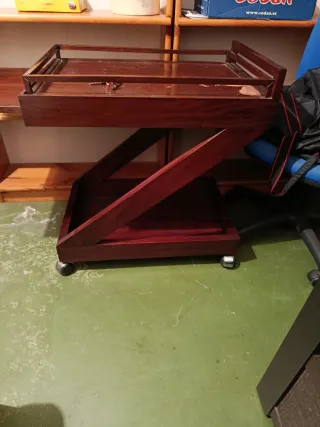 Armario de madera con 2 puertas y espejo