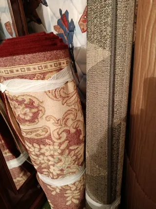 Armario de madera con 2 puertas y espejo