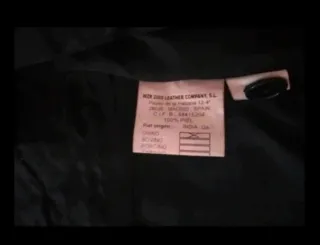 Cazadora negra de piel de F& Co.