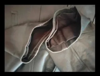 Cazadora negra de piel de F& Co.