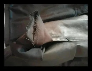 Cazadora negra de piel de F& Co.