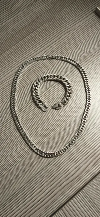 Colgante y Pulsera de acero inoxidable.