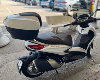 Piaggio Beverly 400 hpe Scooter