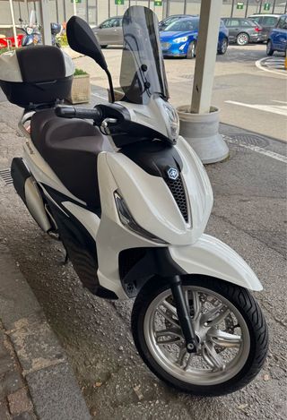 Piaggio Beverly 400 hpe Scooter