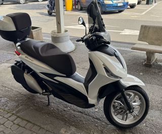 Piaggio Beverly 400 hpe Scooter