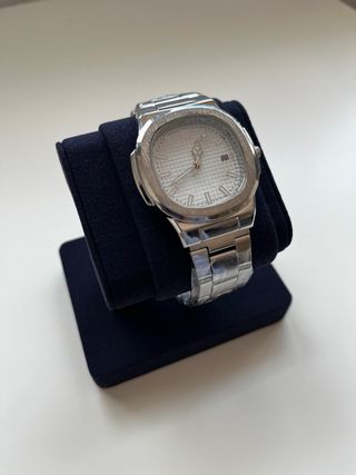 Reloj de pulsera plateado