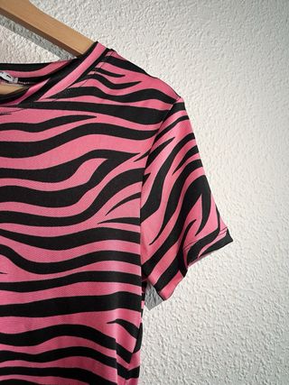 Crop top estampado cebra fucsia y negro