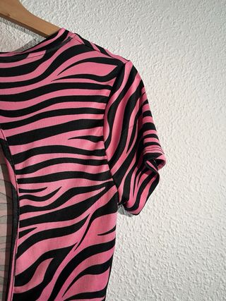 Crop top estampado cebra fucsia y negro