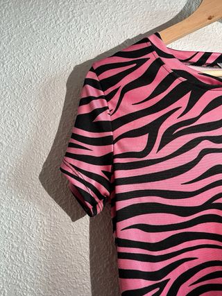 Crop top estampado cebra fucsia y negro