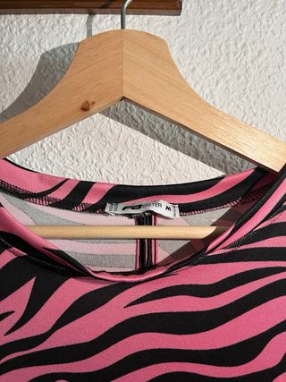Crop top estampado cebra fucsia y negro