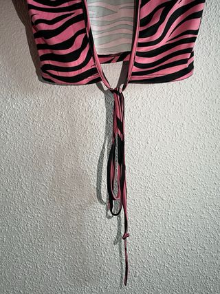 Crop top estampado cebra fucsia y negro