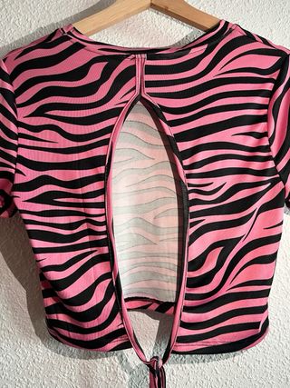 Crop top estampado cebra fucsia y negro
