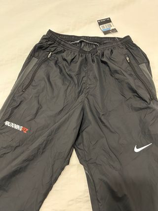 Pantalón deportivo Nike negro