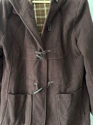 Abrigo de paño marrón con capucha