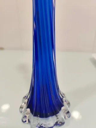 Jarrón alto de cristal azul