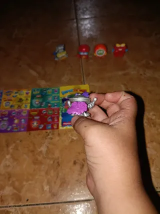 2 Figuras Super Zings Plateadas con Pergamino