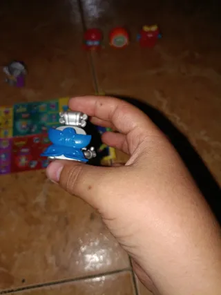 2 Figuras Super Zings Plateadas con Pergamino