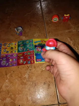 2 Figuras Super Zings Plateadas con Pergamino