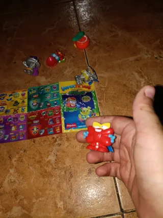 2 Figuras Super Zings Plateadas con Pergamino