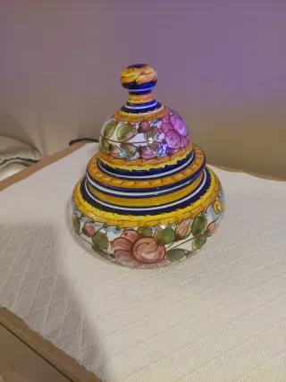 Jarrón de cerámica decorado