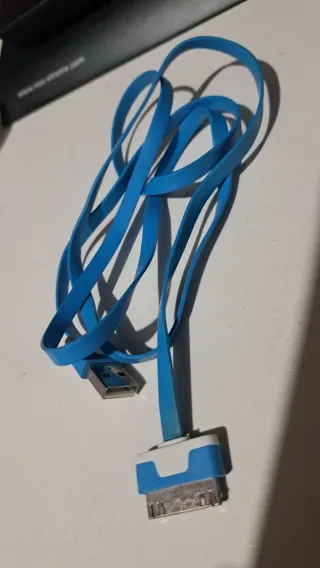 Caricatore auto Xqisit per iPhone 4 con cavo a spirale