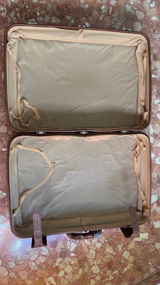 Maleta antigua de cuero marrón