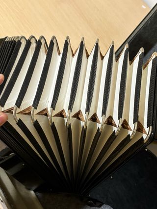 Acordeón Hohner 72 bajos