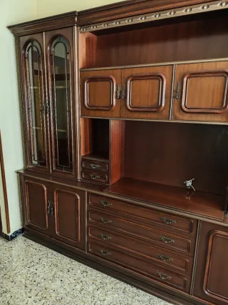 Mueble de salón madera y cristal