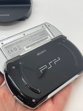 Consola Sony PSP Go + Base de Carga