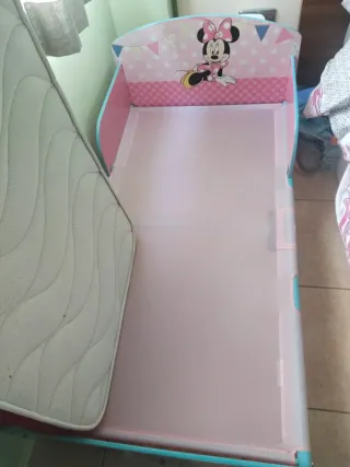 Cama infantil Minnie con colchon.