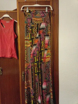 Conjunto camiseta y pantalón estampado