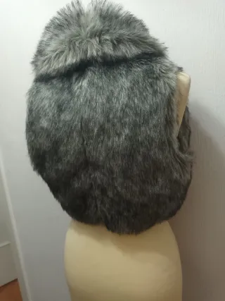 Chaleco pelo sintético gris