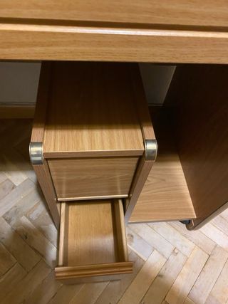 Escritorio madera con cajonera